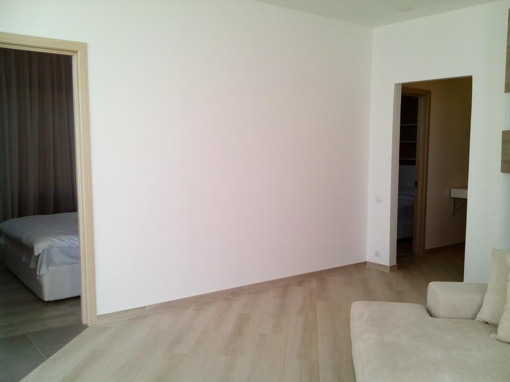 Arleville Batoemi Buitenkant foto