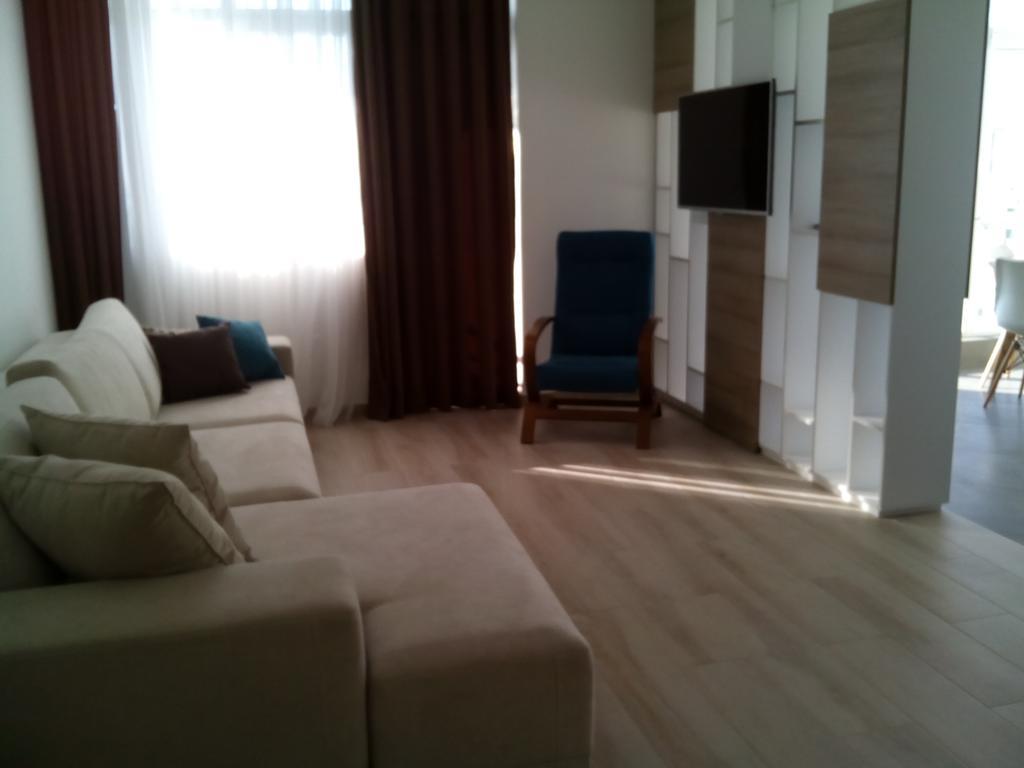 Arleville Batoemi Buitenkant foto